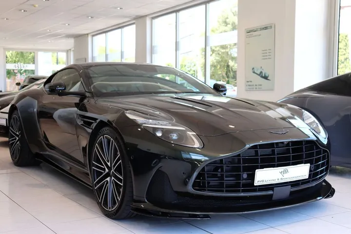 Aston Martin DB12
