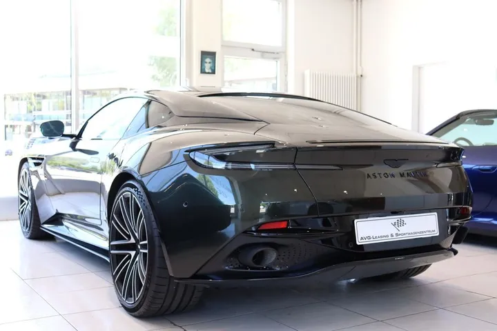 Aston Martin DB12