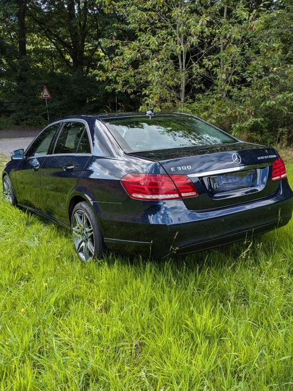 Mercedes-Benz E 300