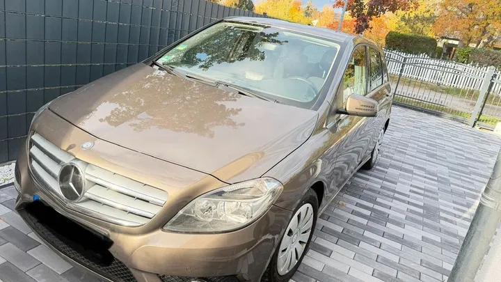 Mercedes-Benz B 200