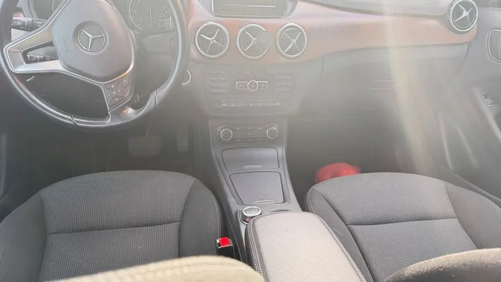 Mercedes-Benz B 200