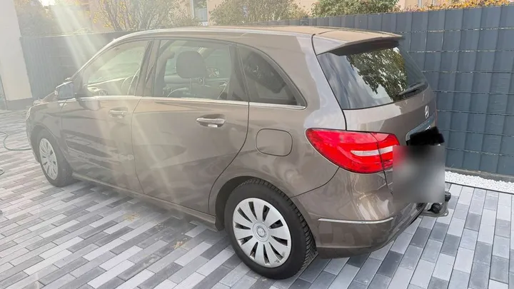 Mercedes-Benz B 200