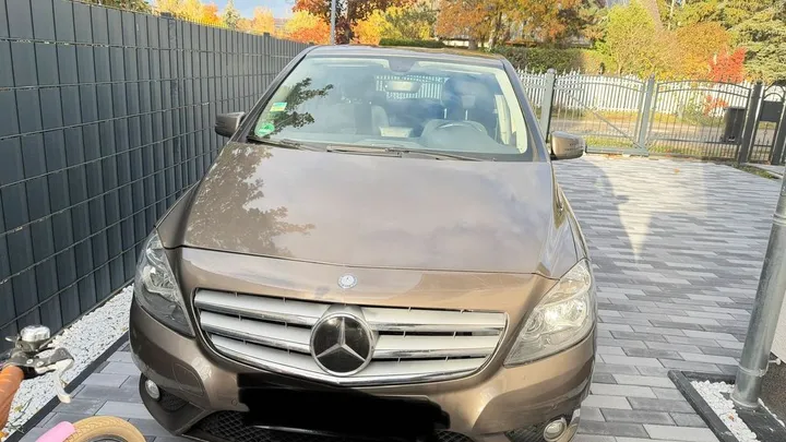 Mercedes-Benz B 200
