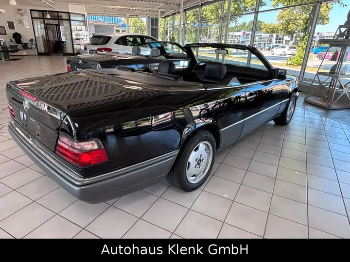 Mercedes-Benz E 320
