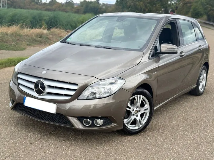Mercedes-Benz B 200