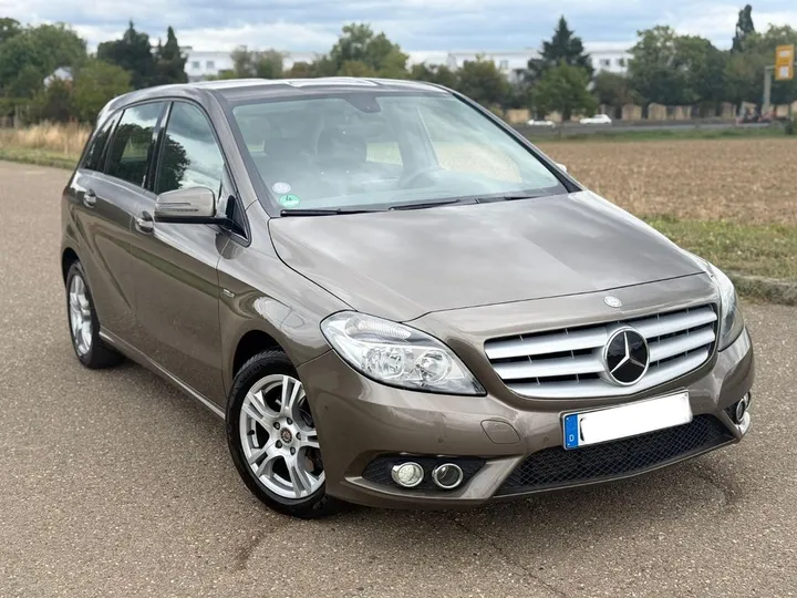 Mercedes-Benz B 200