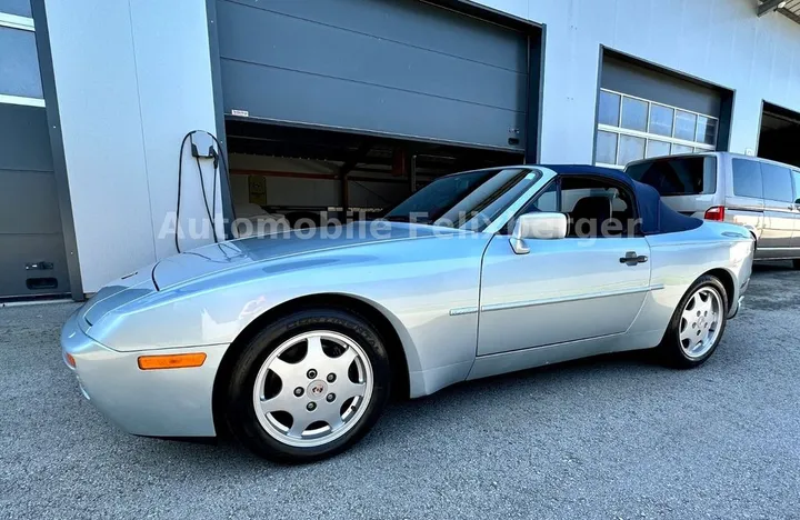 Porsche 944