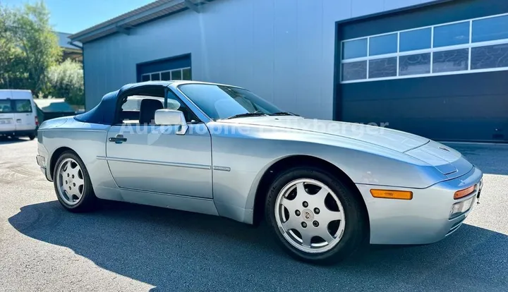 Porsche 944