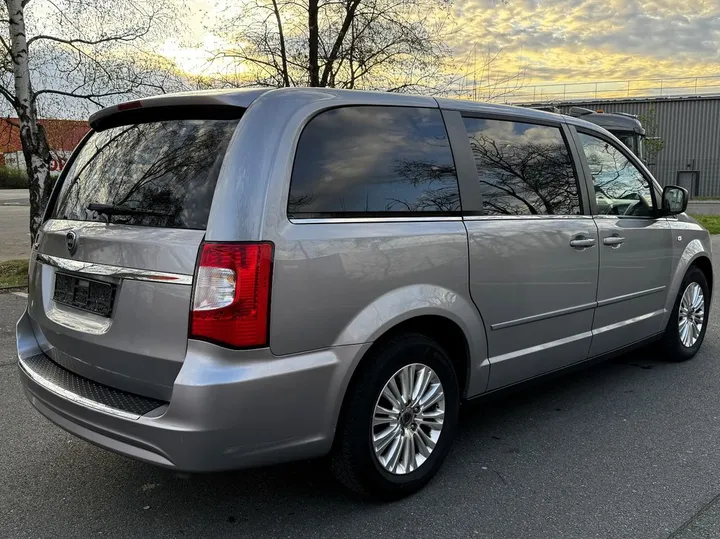 Lancia Voyager