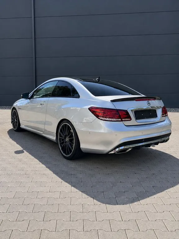 Mercedes-Benz E 320