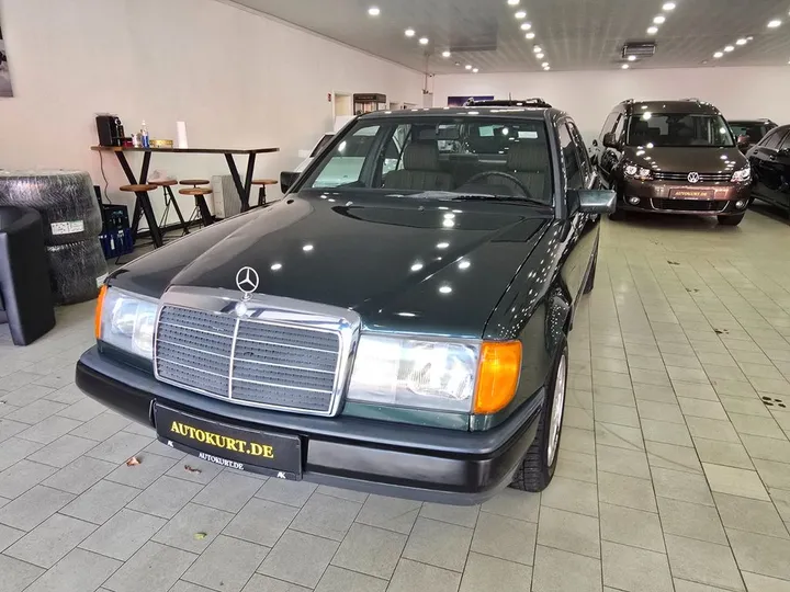 Mercedes-Benz E 230