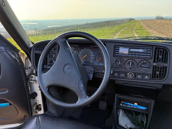 Saab 900