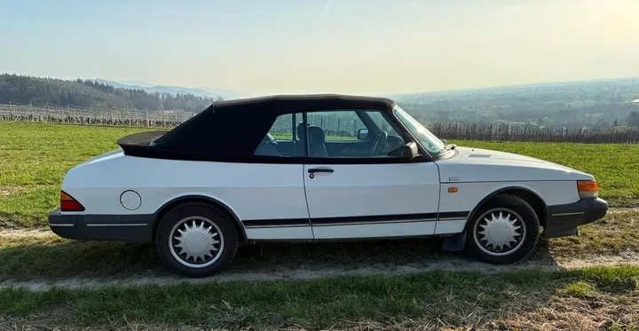 Saab 900