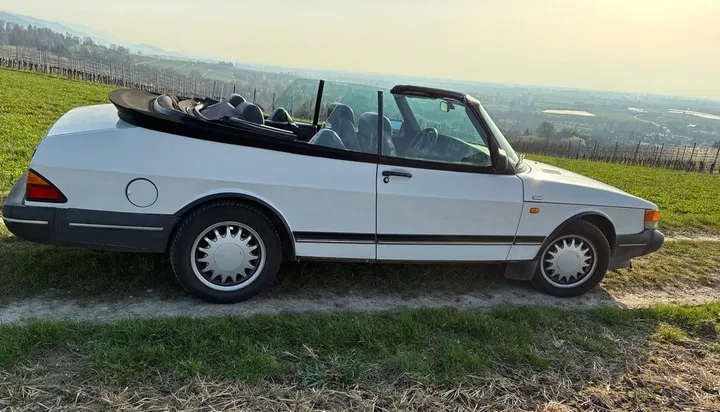 Saab 900