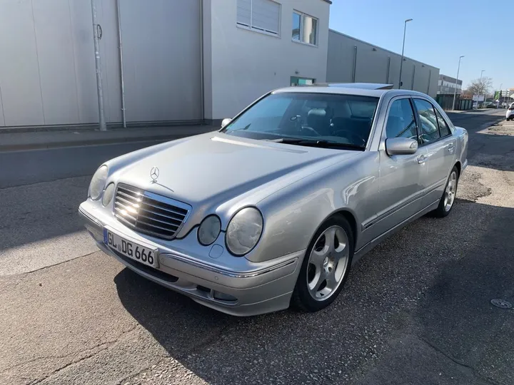 Mercedes-Benz E 320