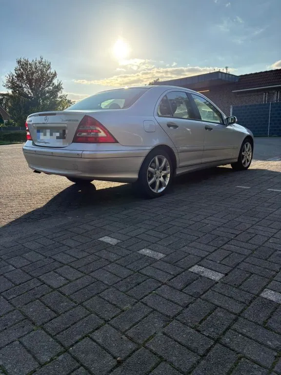 Mercedes-Benz C 180