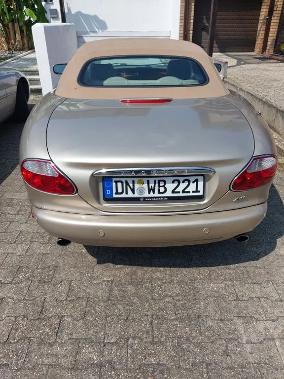 Jaguar XK8
