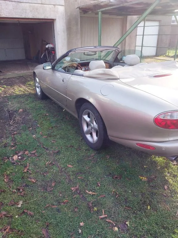 Jaguar XK8
