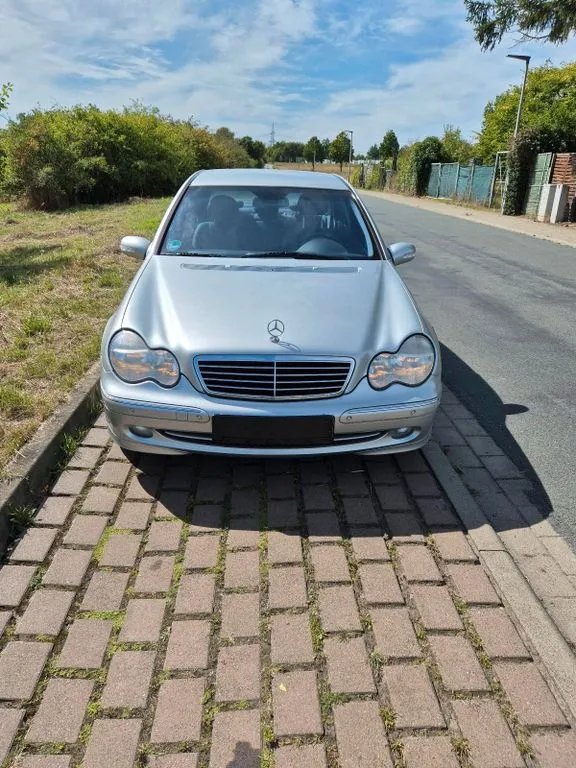 Mercedes-Benz C 240