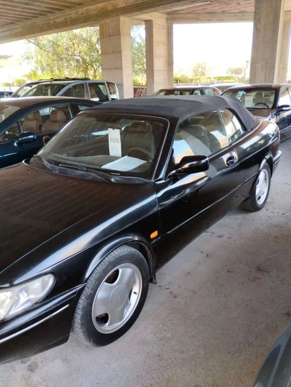 Saab 900