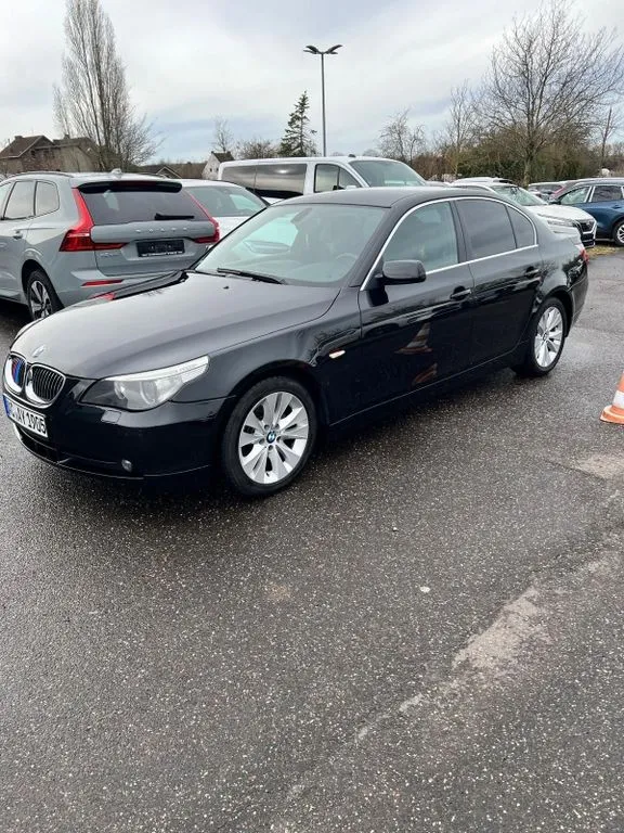 BMW 523