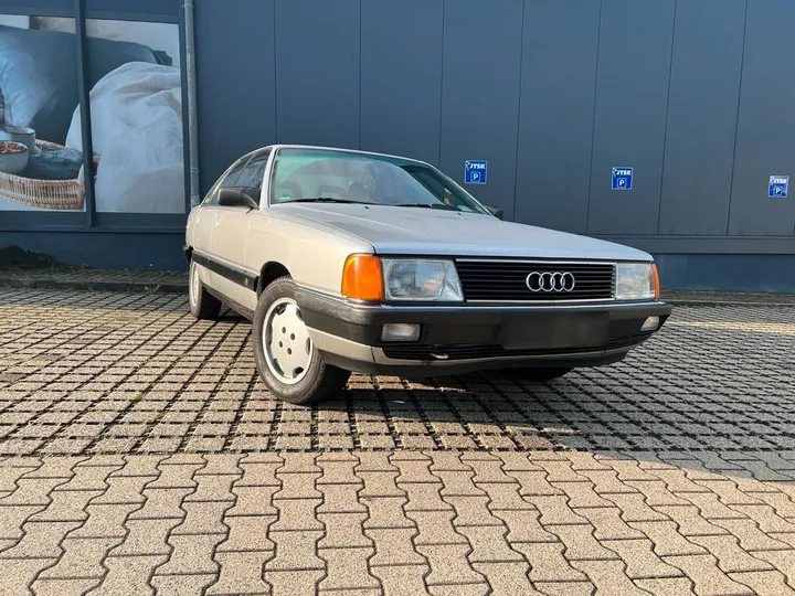 Audi 100