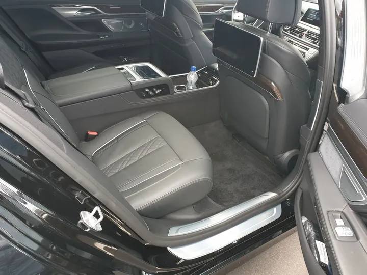 BMW 745