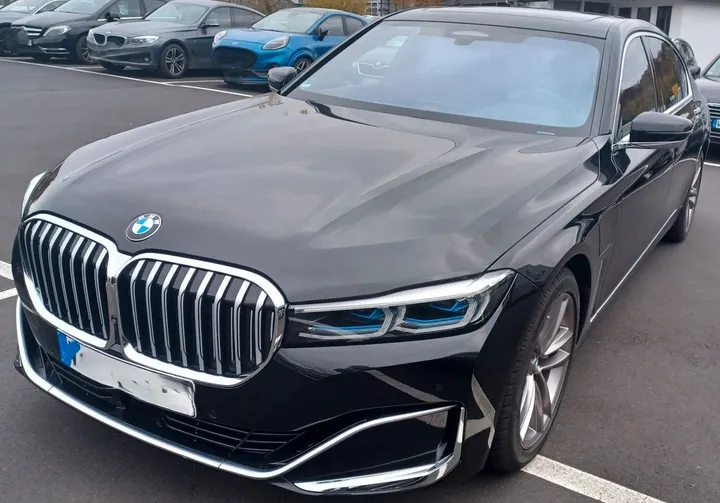 BMW 745