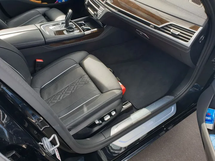 BMW 745