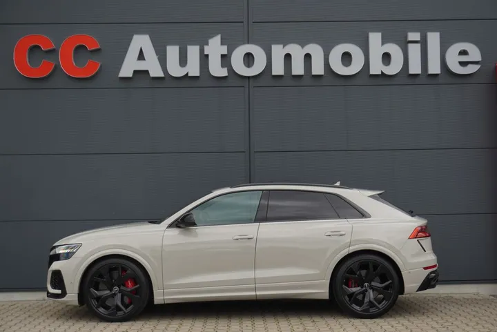 Audi RSQ8