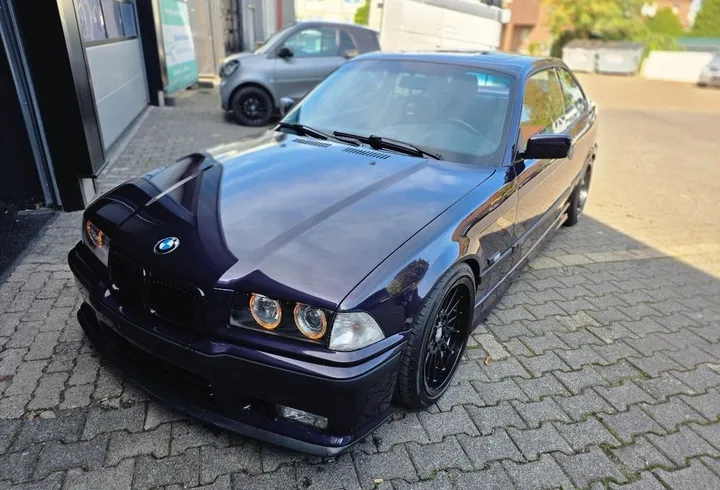 BMW 323