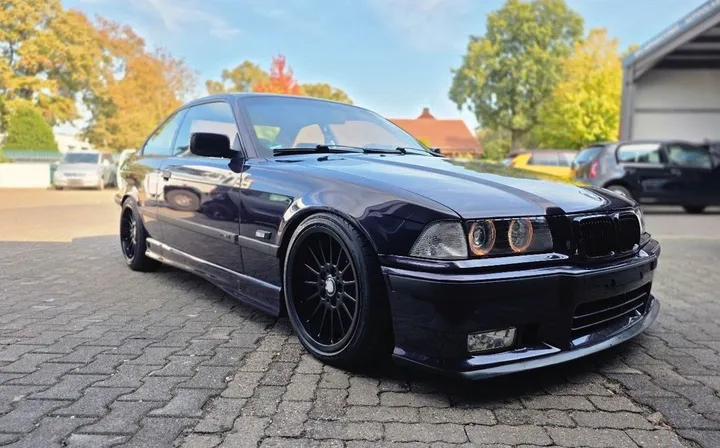 BMW 323