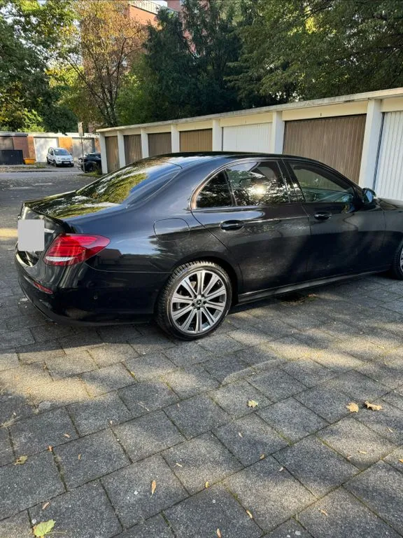 Mercedes-Benz E 220