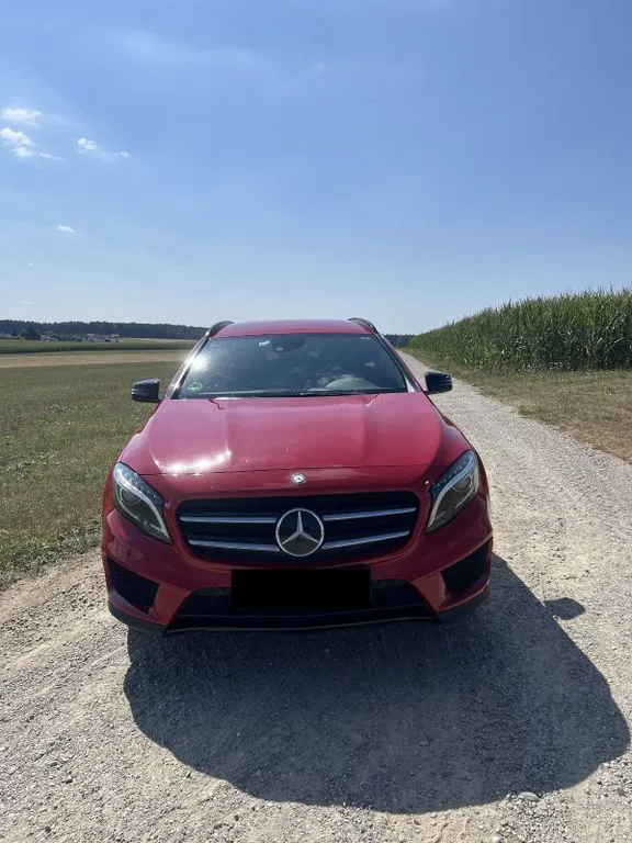 Mercedes-Benz GLA 220