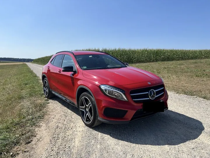 Mercedes-Benz GLA 220
