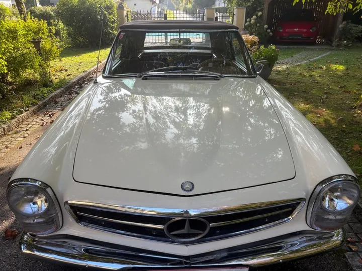 Mercedes-Benz SL 230