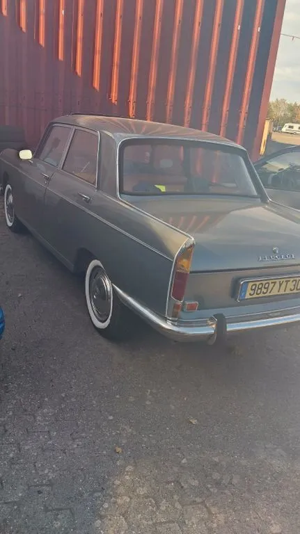 Peugeot 404