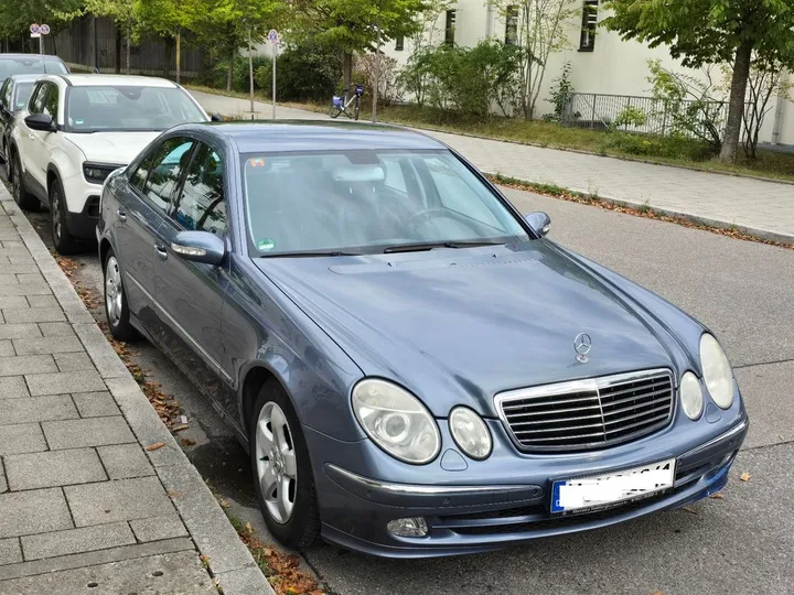 Mercedes-Benz E 240