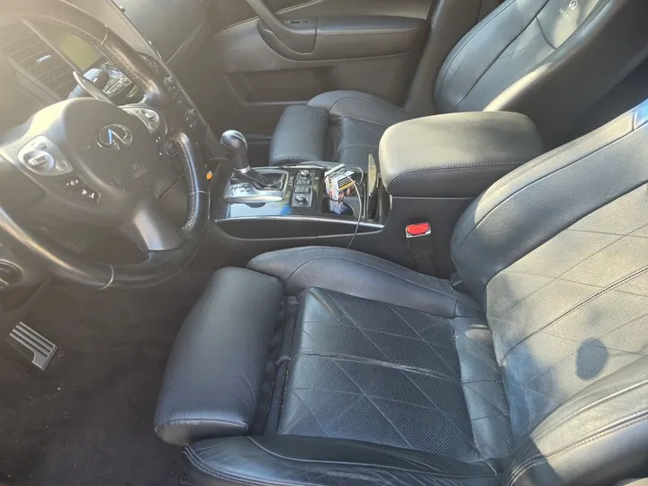 Infiniti QX70