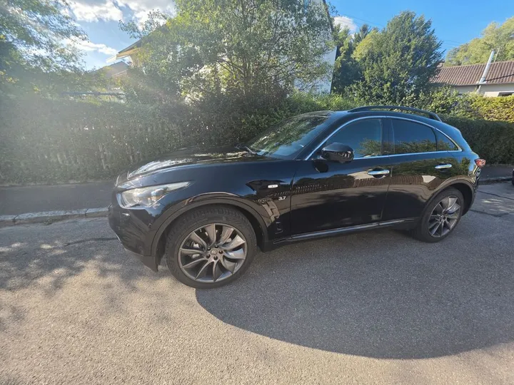 Infiniti QX70