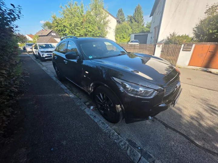 Infiniti QX70
