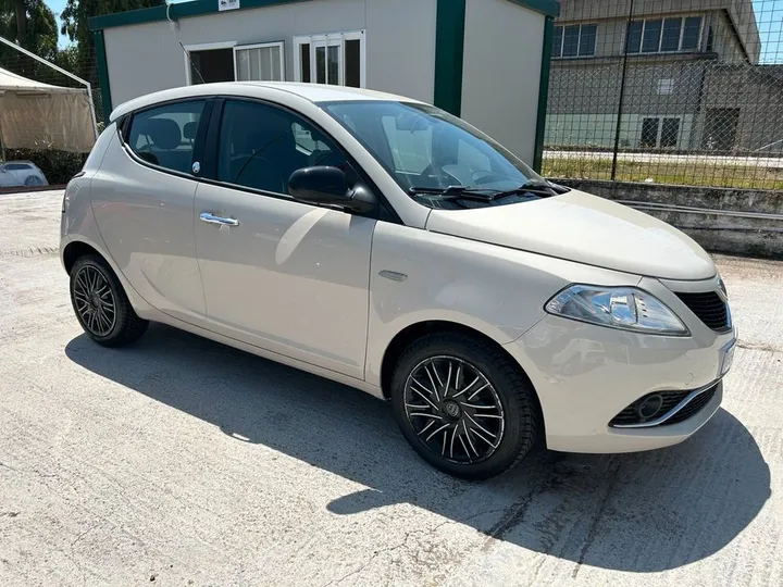 Lancia Ypsilon