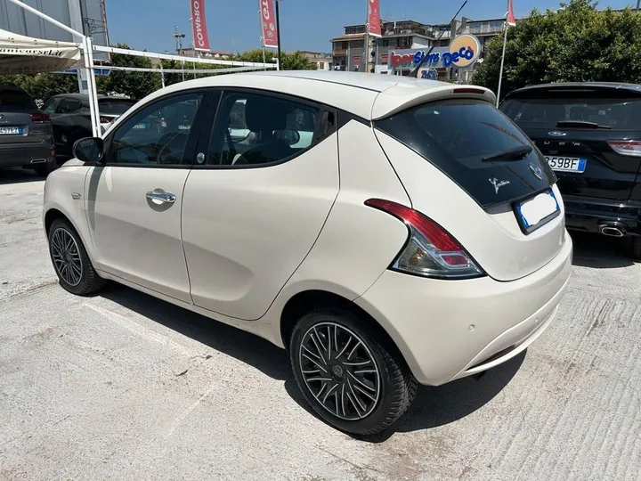 Lancia Ypsilon