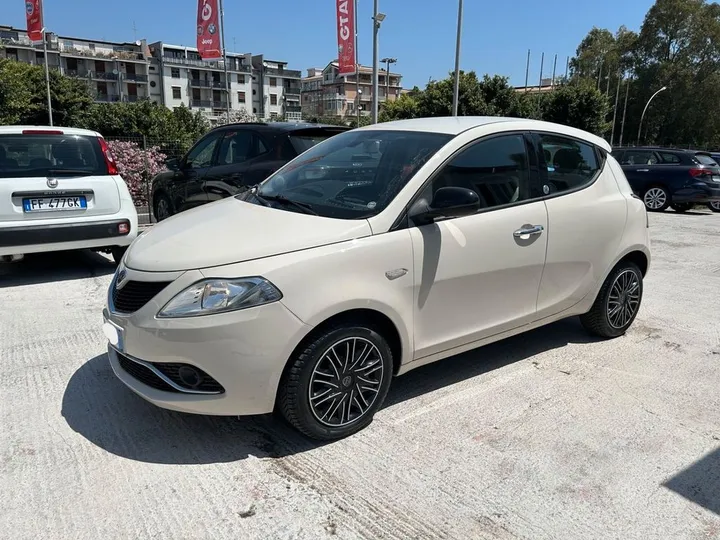 Lancia Ypsilon