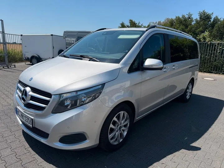 Mercedes-Benz V 220