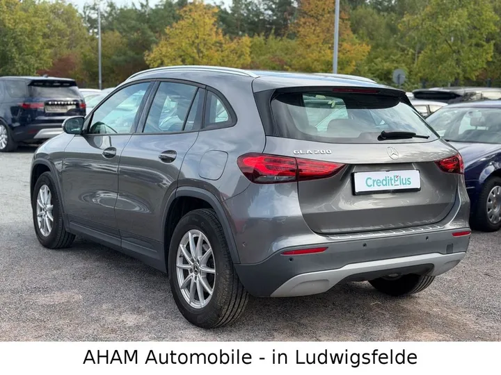 Mercedes-Benz GLA 200