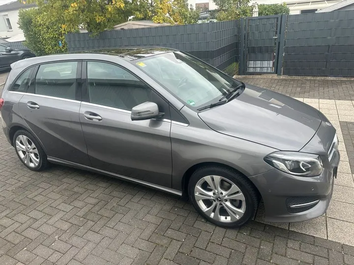 Mercedes-Benz B 200