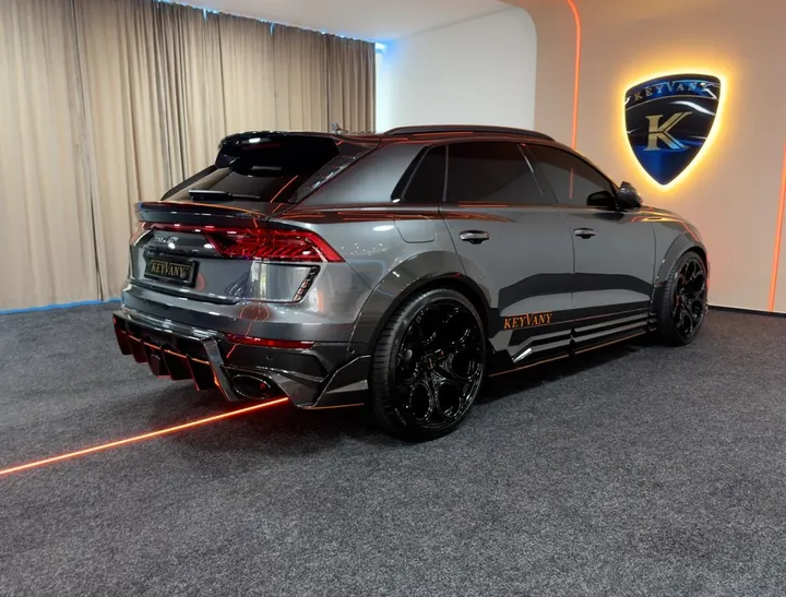 Audi RSQ8