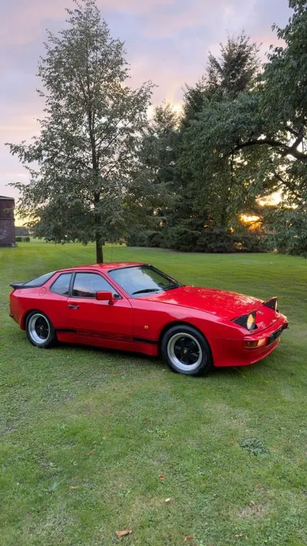 Porsche 944