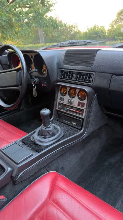 Porsche 944